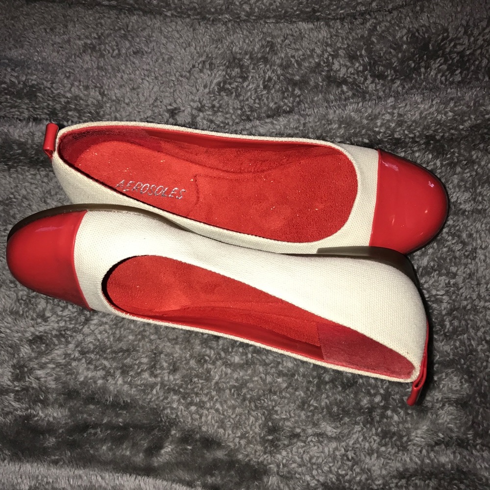 NEVER WORN AEROSOLES FLATS